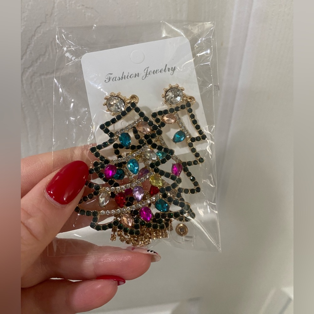 NWT Christmas Tree Earrings